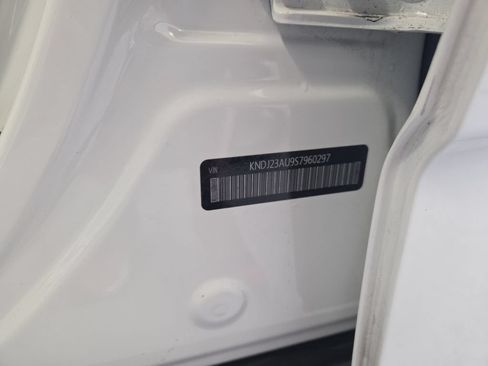 Used 2025 Kia Soul LX w/ LX Technology Package FWD image 31