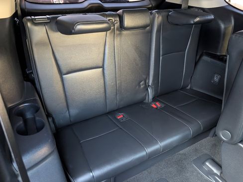 Used 2024 Toyota Highlander XLE image 6