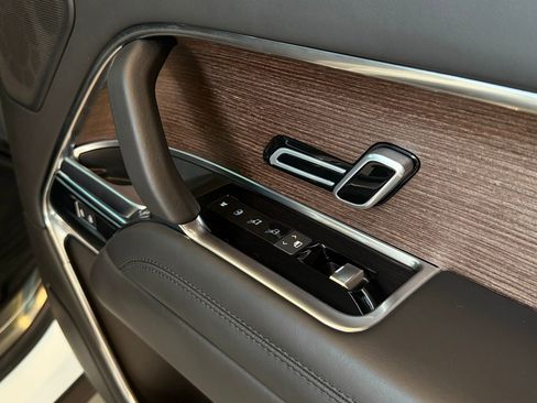 Used 2025 Land Rover Range Rover SE image 29