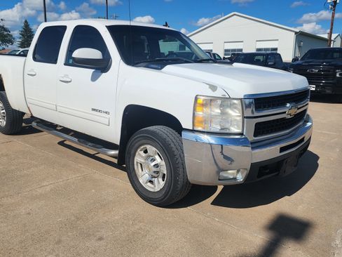 Used 2010 Chevrolet Silverado 2500 LTZ w/ LTZ Plus Package AWD/4WD image 3