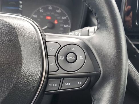 Used 2025 Toyota Corolla Cross LE FWD image 15