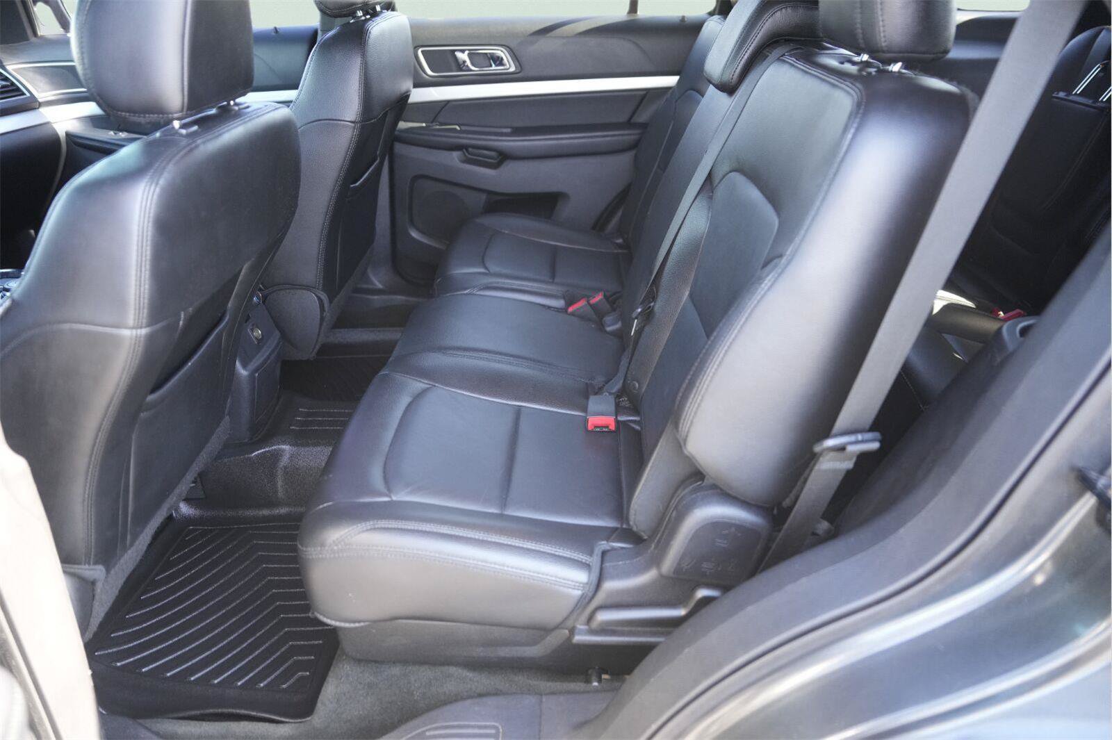 Used 2016 Ford Explorer XLT w/ Equipment Group 202A AWD/4WD image 12
