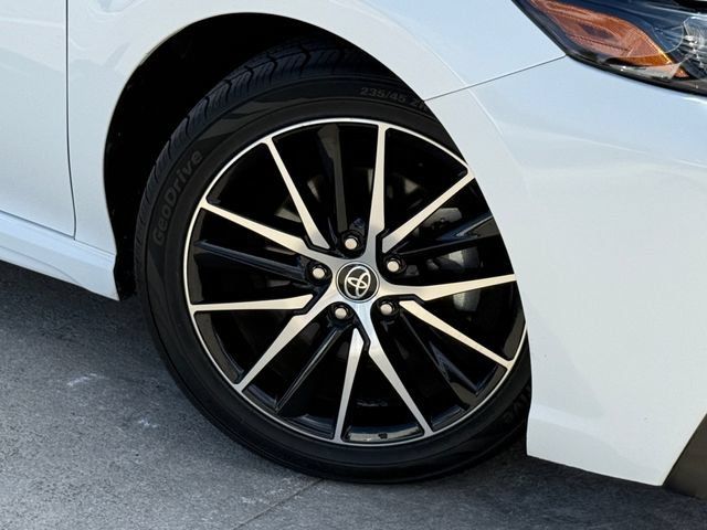 Used 2023 Toyota Camry SE FWD image 2
