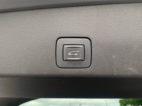 Used 2024 Buick Encore GX Avenir w/ Avenir Convenience Package image 18