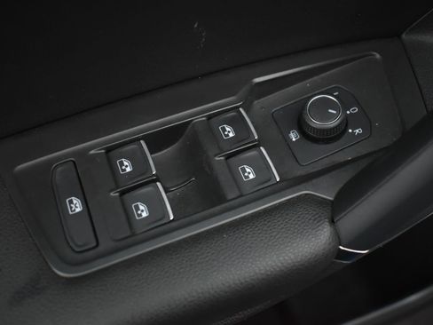 Used 2020 Volkswagen Tiguan SEL image 13