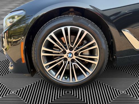 Used 2017 BMW 530i RWD image 9