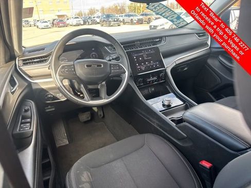 Used 2023 Jeep Grand Cherokee L Laredo image 16