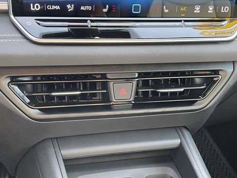 Certified 2026 Volkswagen Tiguan SE R-Line FWD image 28