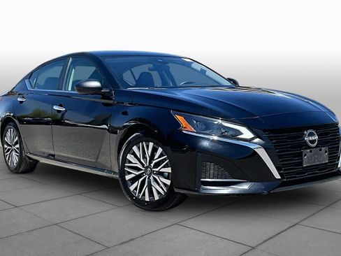 Used 2024 Nissan Altima 2.5 SV FWD image 3