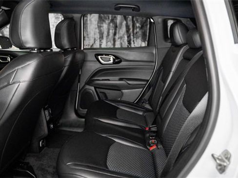 New 2026 Jeep Compass Latitude image 10