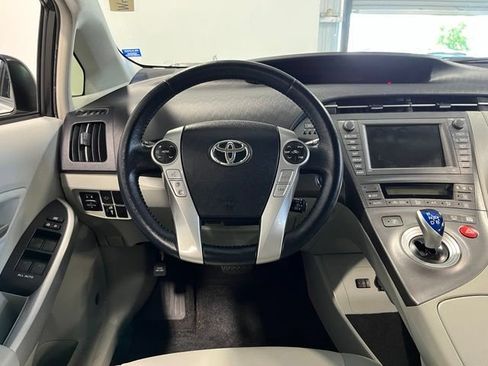 Used 2015 Toyota Prius Five w/ Advanced Technology Package FWD image 21