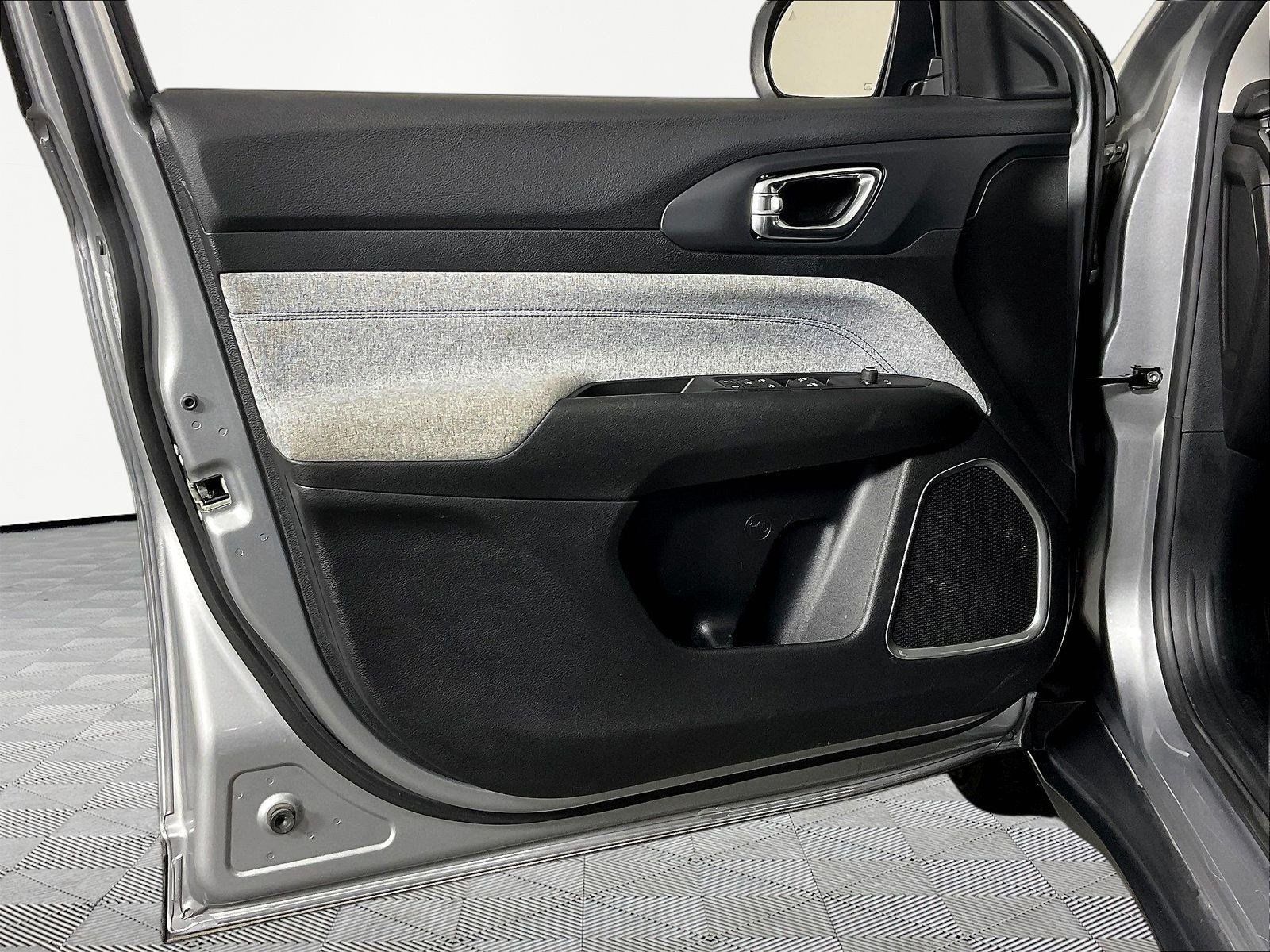 Used 2022 Jeep Compass Latitude FWD image 20