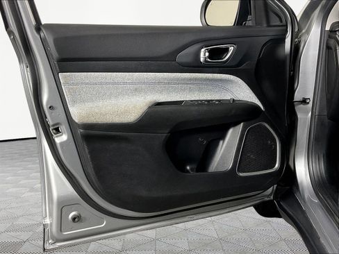 Used 2022 Jeep Compass Latitude FWD image 20