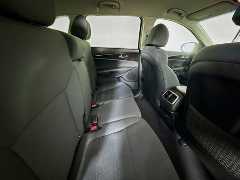 Used 2019 Kia Sorento L FWD image 25