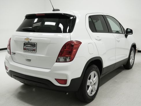 Used 2022 Chevrolet Trax LS w/ Tint and Cruise Package image 4