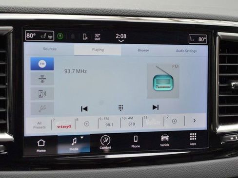 Used 2023 Chrysler Pacifica Touring-L image 30