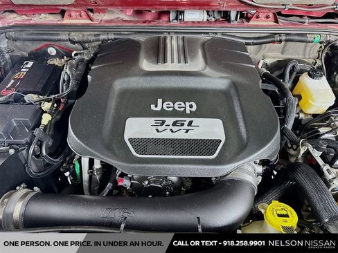Used 2012 Jeep Wrangler Unlimited Rubicon w/ Dual Top Group AWD/4WD image 27