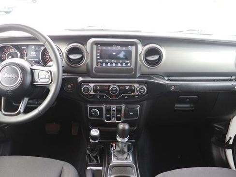 Used 2023 Jeep Gladiator Willys image 13