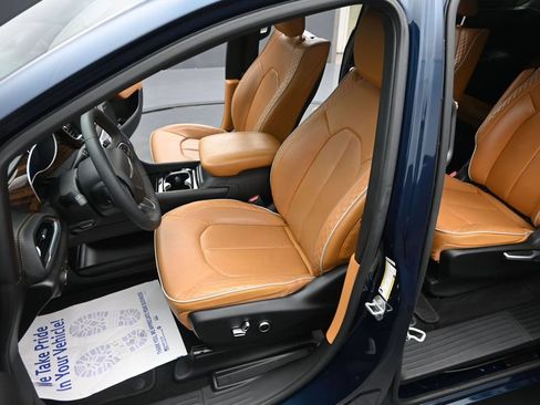 Used 2022 Chrysler Pacifica Pinnacle FWD image 19
