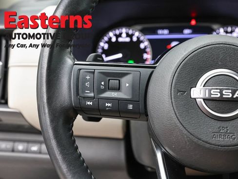 Used 2022 Nissan Pathfinder SL AWD/4WD image 14