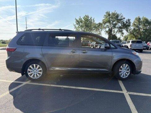 Used 2017 Toyota Sienna XLE w/ XLE Navigation Package AWD/4WD image 16