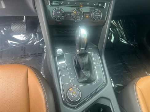 Certified 2019 Volkswagen Tiguan SE w/ Panoramic Sunroof Package image 27