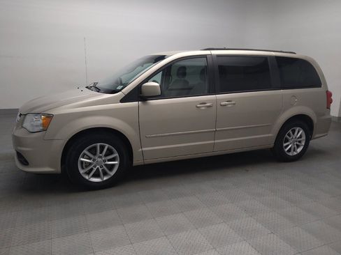 Used 2014 Dodge Grand Caravan SXT image 2