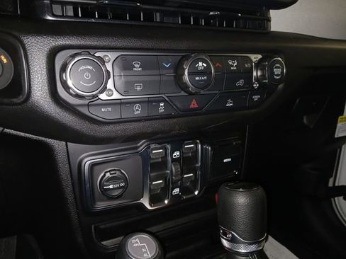 New 2026 Jeep Gladiator Sport AWD/4WD image 23