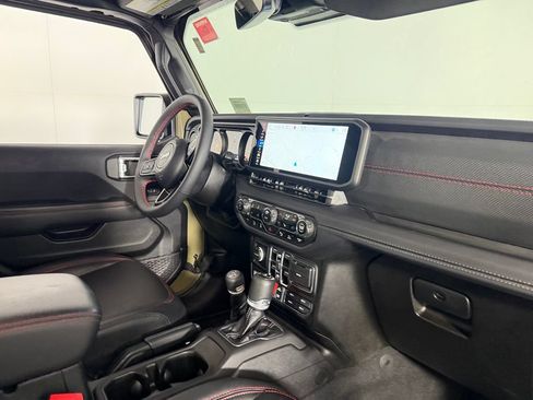 Certified 2025 Jeep Gladiator Rubicon AWD/4WD image 30