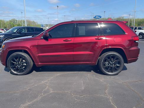 Used 2021 Jeep Grand Cherokee Laredo X image 2