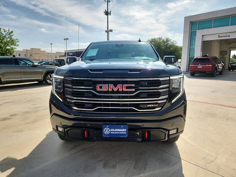 Used 2025 GMC Sierra 1500 AT4 image 2