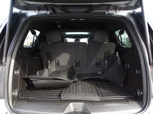 Used 2023 GMC Yukon XL SLT image 16