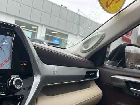 Certified 2021 Toyota Highlander Platinum image 18