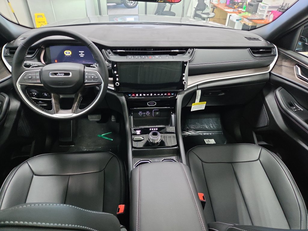 New 2027 Jeep Grand Cherokee Limited AWD/4WD image 15