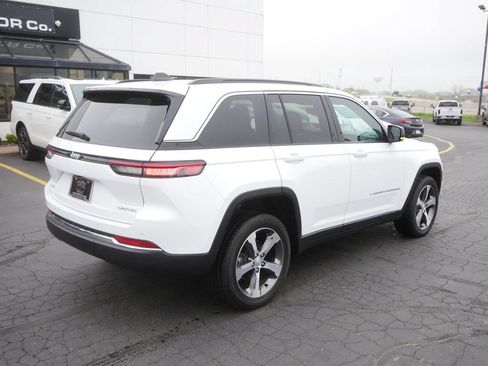 Used 2024 Jeep Grand Cherokee Limited AWD/4WD image 11