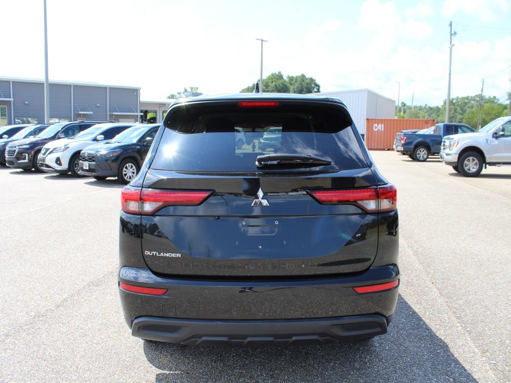 Used 2022 Mitsubishi Outlander ES FWD image 9