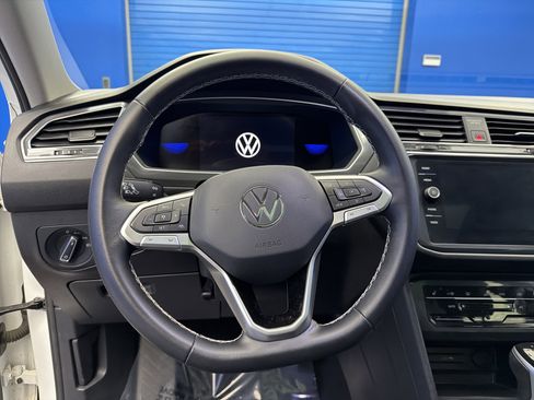 Certified 2023 Volkswagen Tiguan SE w/ Panoramic Sunroof Package image 12