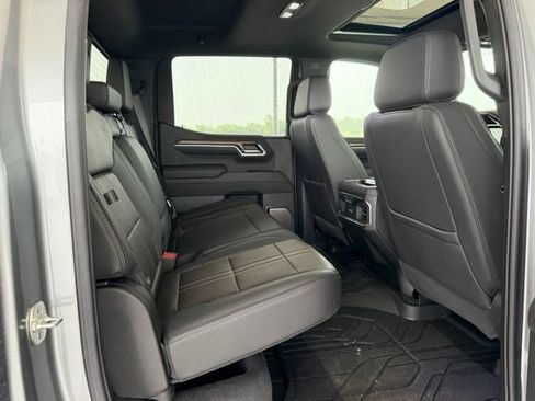 Used 2025 Chevrolet Silverado 1500 High Country AWD/4WD image 12