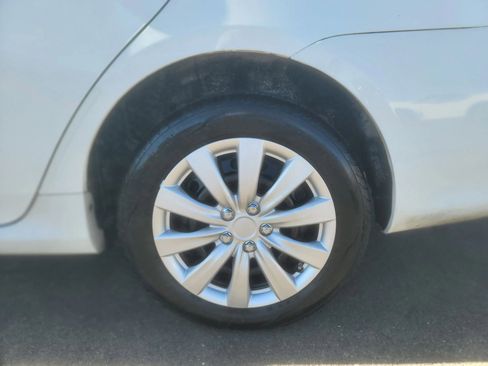 Used 2013 Toyota Corolla LE FWD image 17