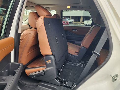 Used 2024 Nissan Pathfinder Platinum w/ Cargo Package image 31