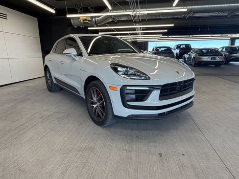 Certified 2023 Porsche Macan S image 6