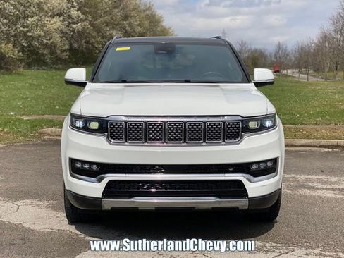Used 2022 Jeep Grand Wagoneer Series III w/ Rear Seat Video Group 1 AWD/4WD image 2