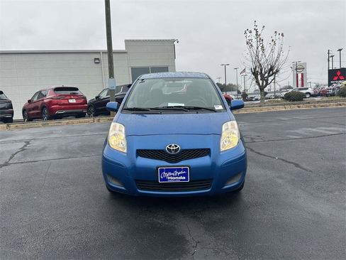 Used 2009 Toyota Yaris 4-Door Hatchback image 2