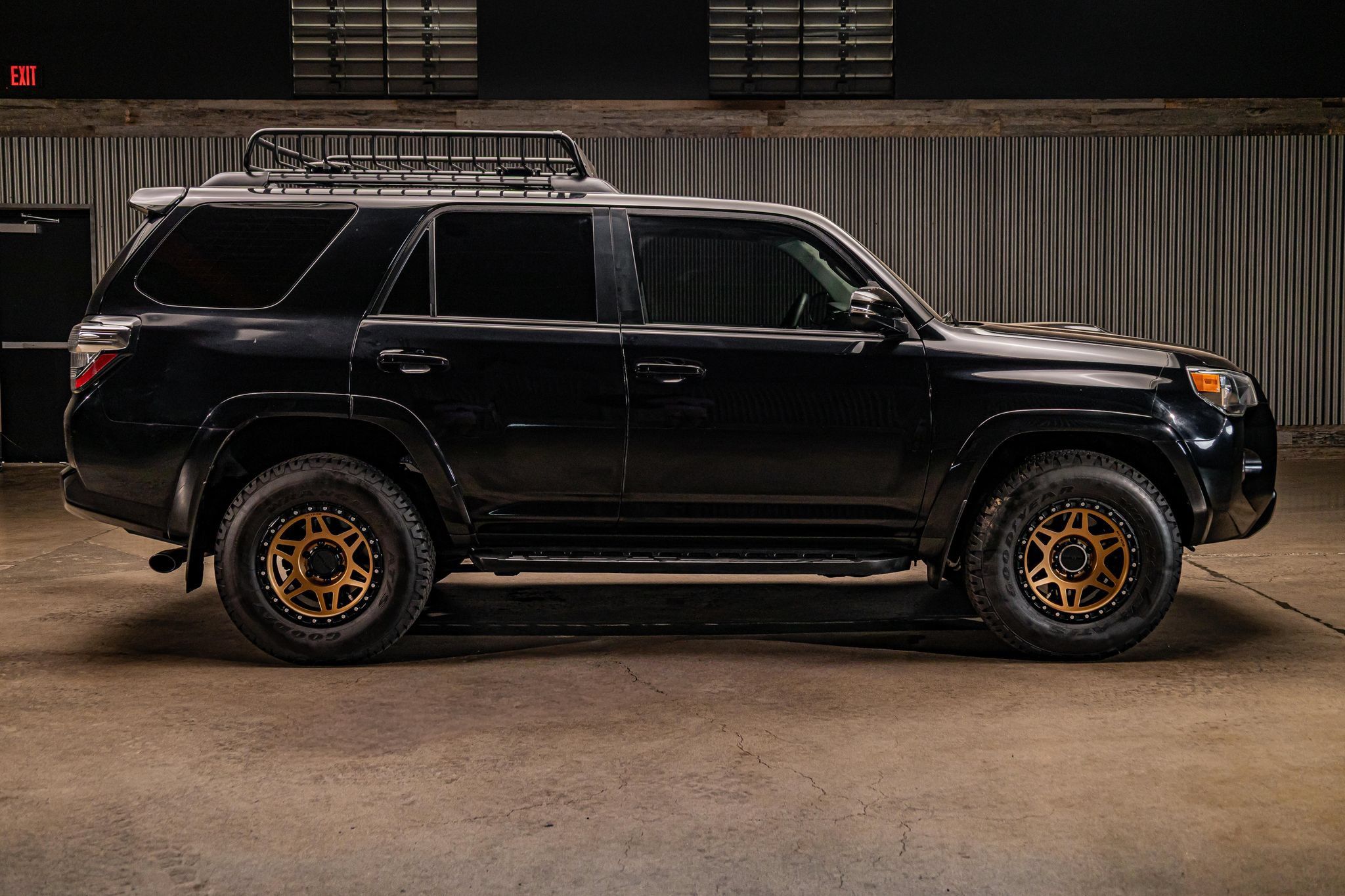 Used 2020 Toyota 4Runner Venture w/ Moonroof Package AWD/4WD image 10