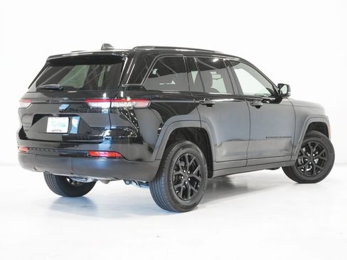 Certified 2024 Jeep Grand Cherokee Altitude image 7