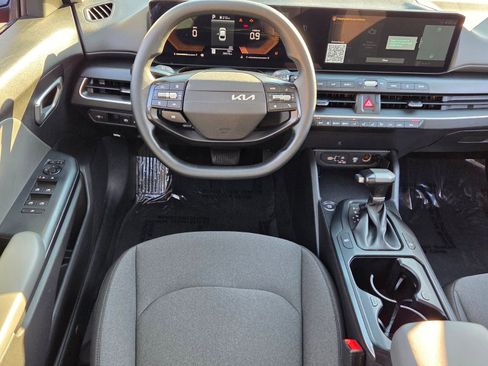 Used 2025 Kia K4 LXS image 7
