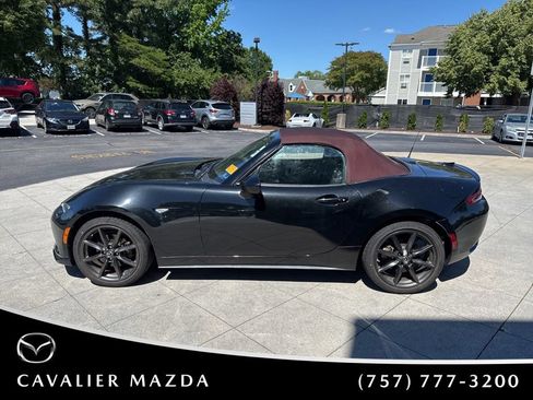 Used 2018 MAZDA MX-5 Miata Club RWD image 3