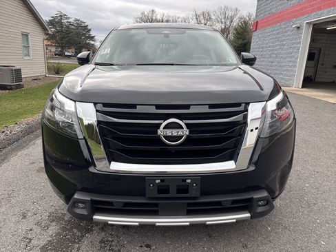 Used 2025 Nissan Pathfinder SL w/ SL Premium Package image 9