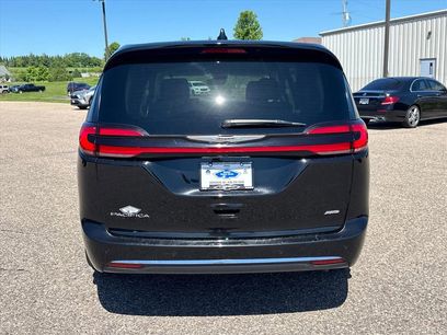 Used 2024 Chrysler Pacifica Touring-L