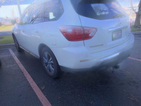 Used 2019 Nissan Pathfinder SL image 2